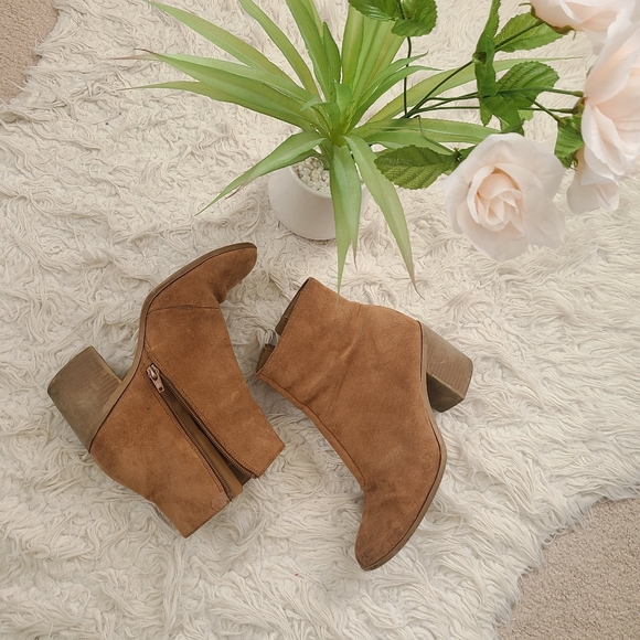 Brown faux suede ankle booties - Picture 6 of 6